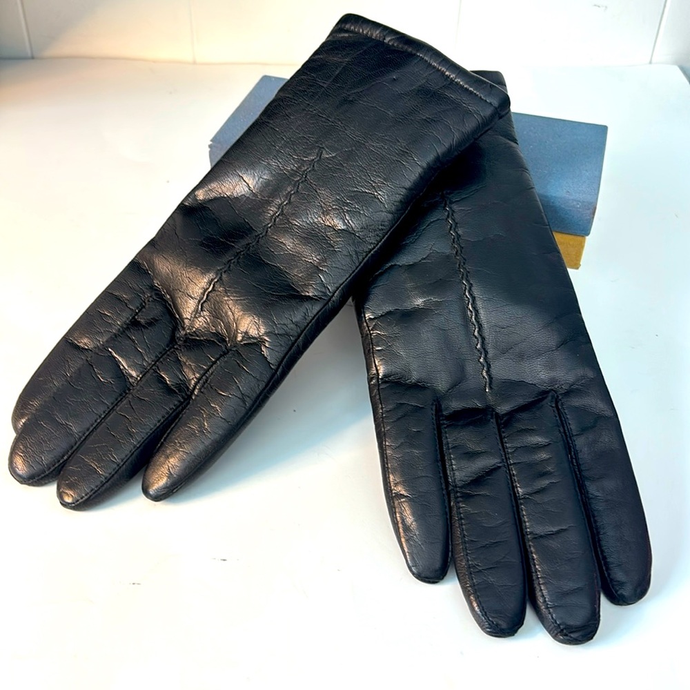 Fownes Leather Gloves Womens 9 Thinsulate Lined Driving Gloves Wrist Length NWOT